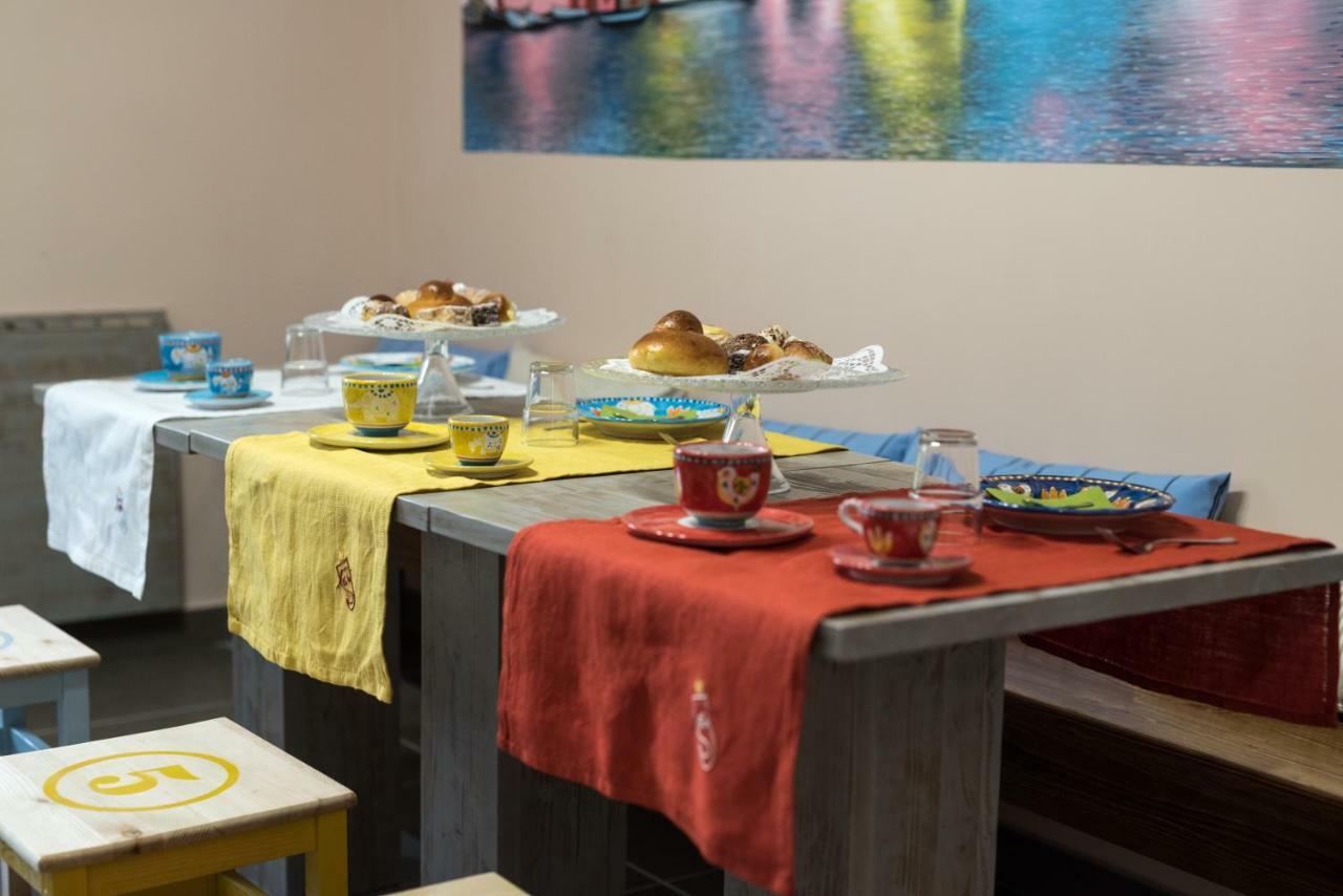 Bed And Breakfast Via Toledo 156 Napoli Eksteriør billede